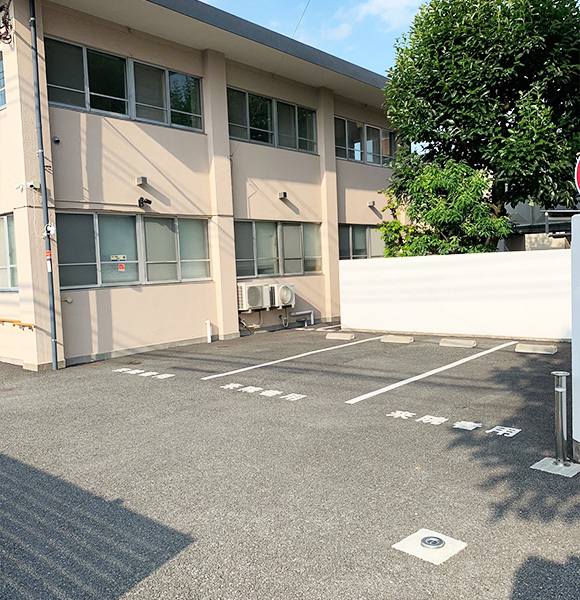 菅間医院駐車場